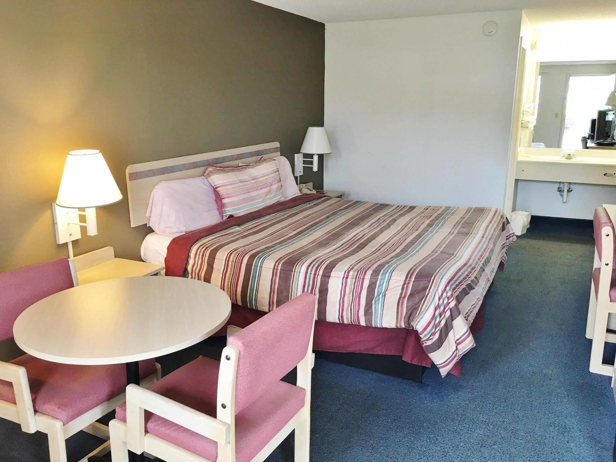 Rodeway Inn Elkton Exteriér fotografie